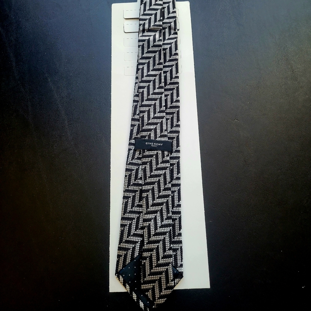 Givenchy tie - Picture 2 of 2